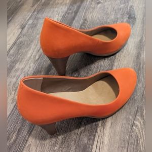 Giani Bernini Orange Pumps Size 8.5
